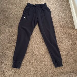 Men’s Under Armour fleece sweat pants.